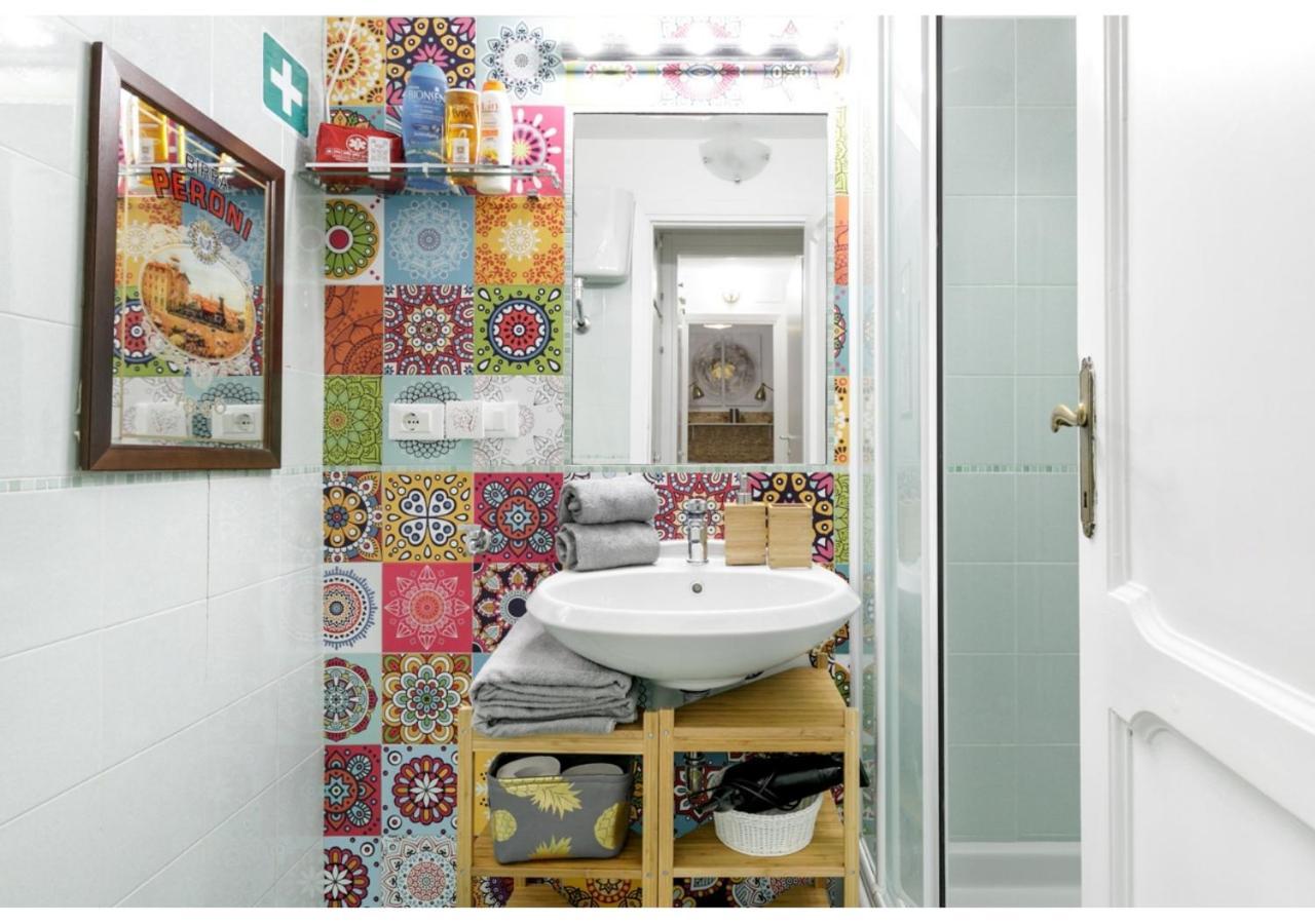Pied-A-Terre Domusuite Rhome Colosseo Rome Bagian luar foto