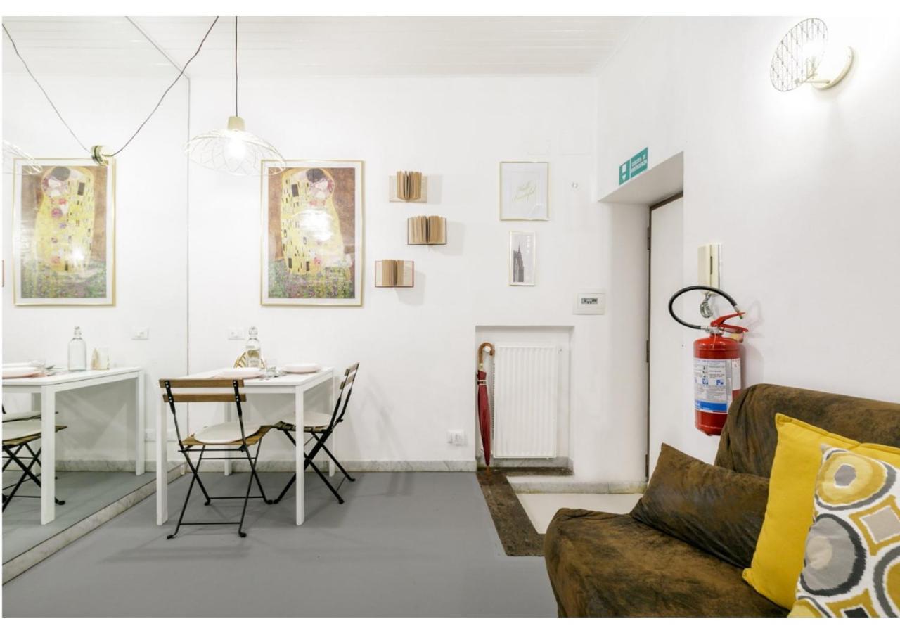 Pied-A-Terre Domusuite Rhome Colosseo Rome Bagian luar foto