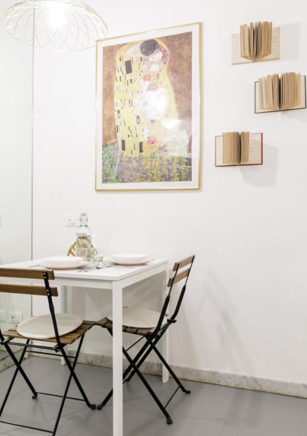 Pied-A-Terre Domusuite Rhome Colosseo Rome Bagian luar foto